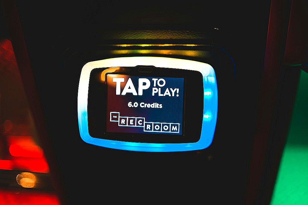 machine displaying tap to play
