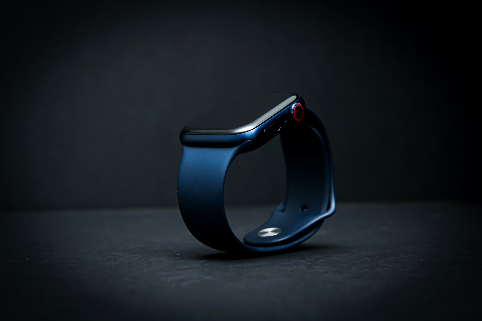 silver aluminum case apple watch with black sport band